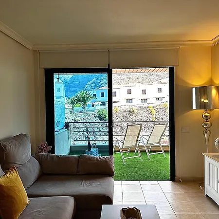 Cliffside Apartment *